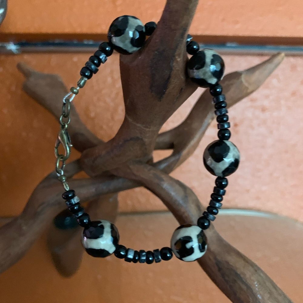 Black & tan bead bracele